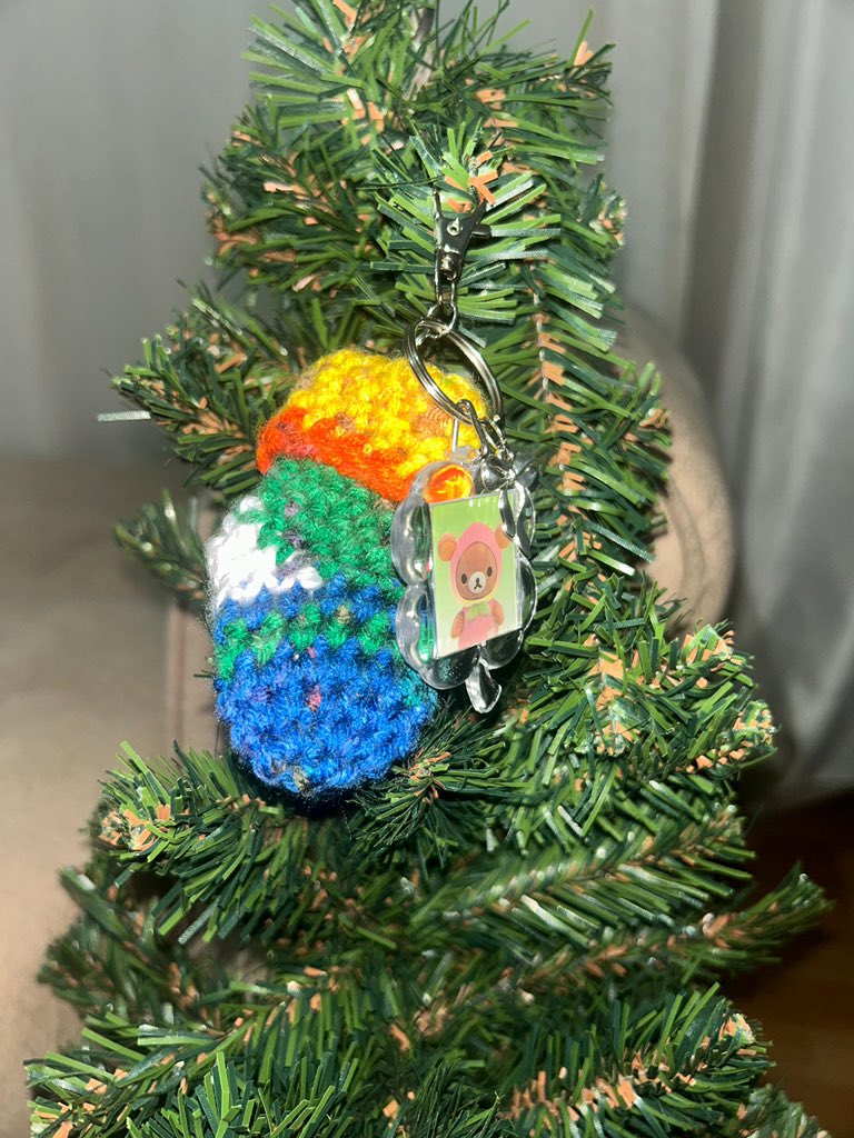 vanteul's tweet image. mori’nin isteği üzerine çorap örme denemeleri, hybe götünü kollasın