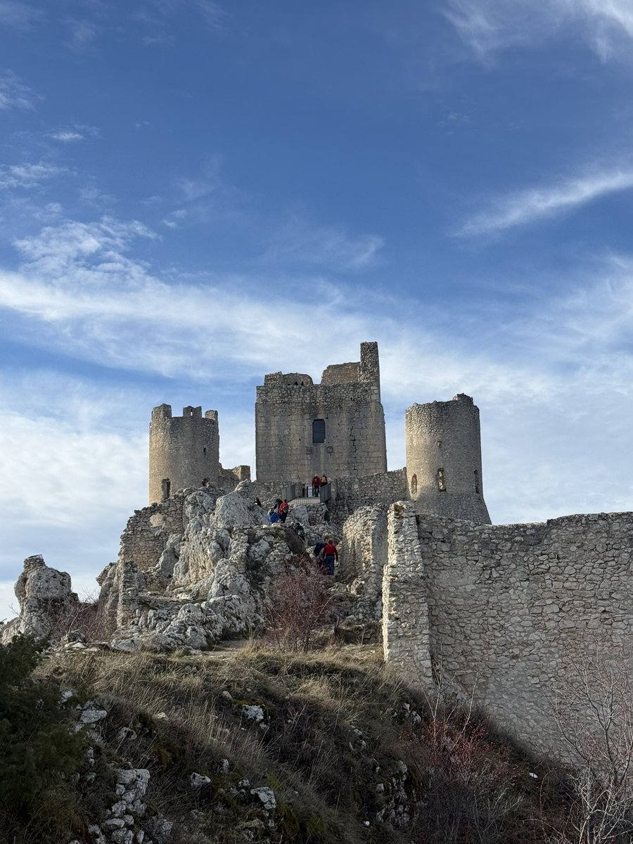 fifinhoso's tweet photo. Rocca Calascio #Abruzzo
40 anni del film di Lady Hawk ❣️
#LadyHawk 🎥 https://t.co/BWLFSAEJaE