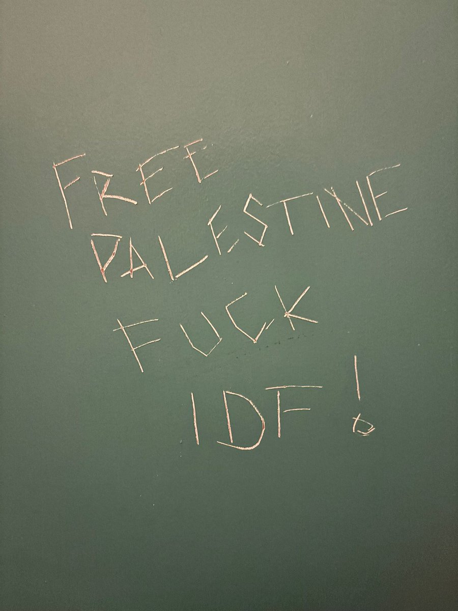 steveeypips's tweet image. Just got sent this photo from my cousin currently @EartHackney 
She's only 17 and didn't know what to do. 

So, EartH Theatre... Did you know your ladies toilet has Antisemitic graffiti and what are you doing about it? 

@CST_UK @metpoliceuk @GBNEWS