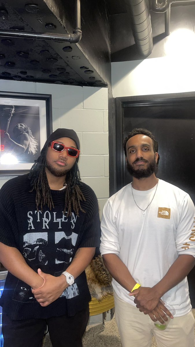 BarnabasE24's tweet photo. Y’all need to go see Leon live cuz that was an experience 🔥 https://t.co/xPigmsysuC