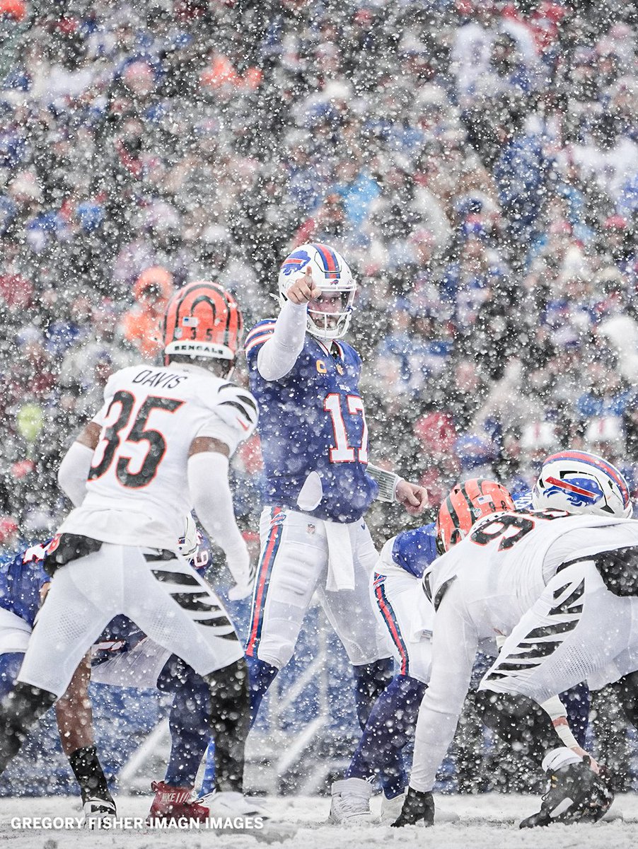 ESPNNFL's tweet image. Snow games &amp;gt;&amp;gt;&amp;gt;

📸: Gregory Fisher-Imagn Images