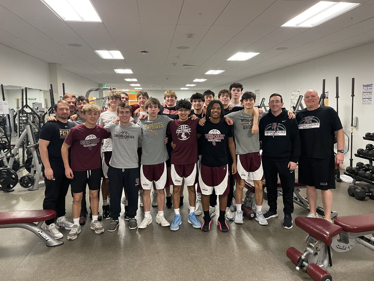 FennisDembo87's tweet image. A very productive day with @cchs_boyshoops Touch Points were on display all morning. Commonalities, How Gritty are we? T.O.U.G.H. 💯is the Goal, Communication! Growing the Green thru Relationships! Senior Goodbyes! CC Accountability! 2 🐺! 1% Better, Resilience
🏀💪
@CoachHunt24