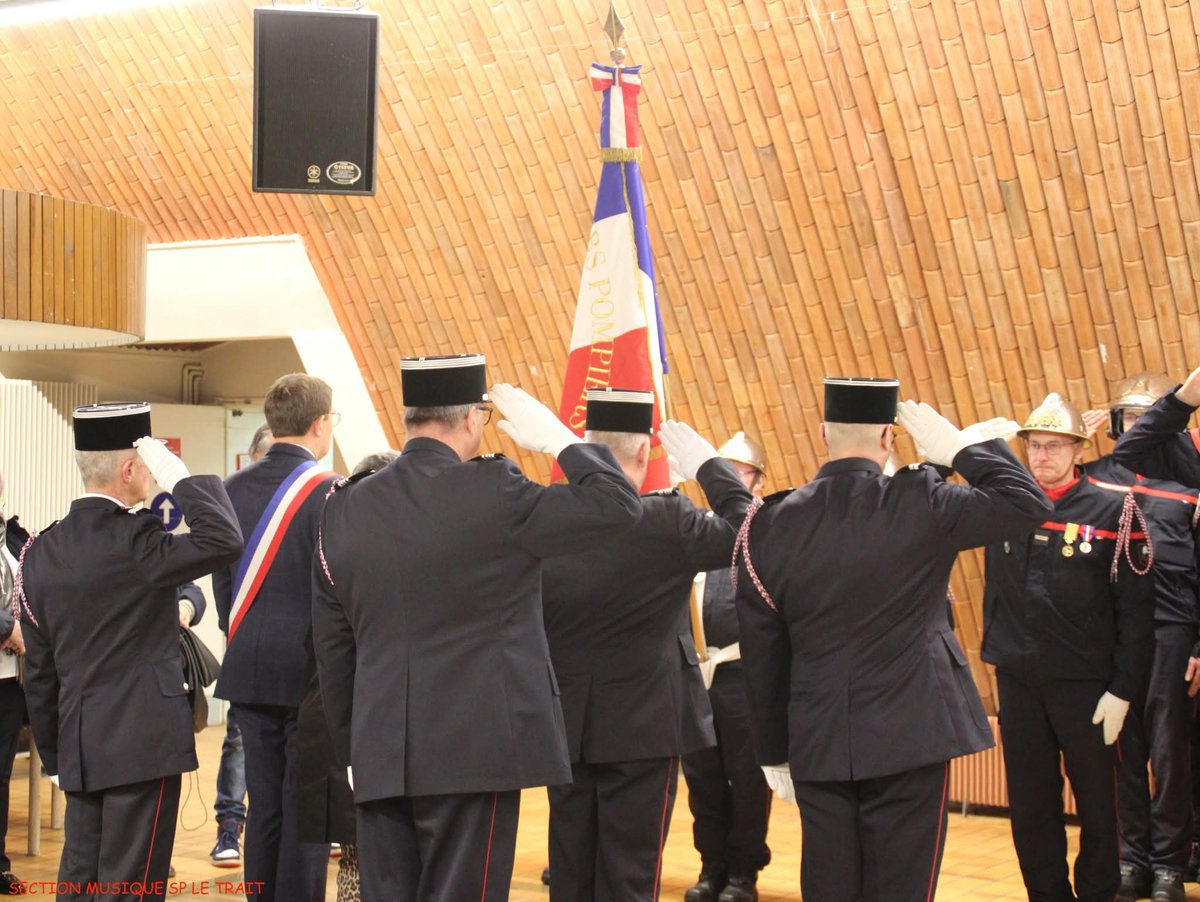 📢🚒 CÉRÉMONIE DE LA SAINTE-BARBE AU CIS DE CAUDEBEC-EN-CAUX

Hier soir, le Président de <a href="/UnionSapeurs/">UDSP76</a> Cne LAINE, était de retour sur ses terres à l’invitation du chef de centre et du Pdt de l’amicale, pour célébrer la Sainte Patronne aux côtés des sapeurs-pompiers du CIS