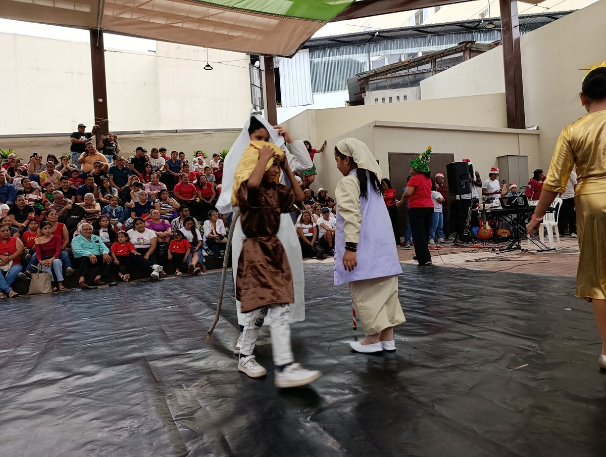 ZumarGye's tweet image. Con talento artístico, alumnos de teatro de ZUMAR Bastión Popular interpretaron el nacimiento del Niño Jesús. Así fue la celebración navideña de ZUMAR en Ruta Centro.
La Alcaldía crea espacios para  arte y cultura en la Ciudad de Todos
#Guayaquil
#ConstruyendoLaCiudadDeTodos