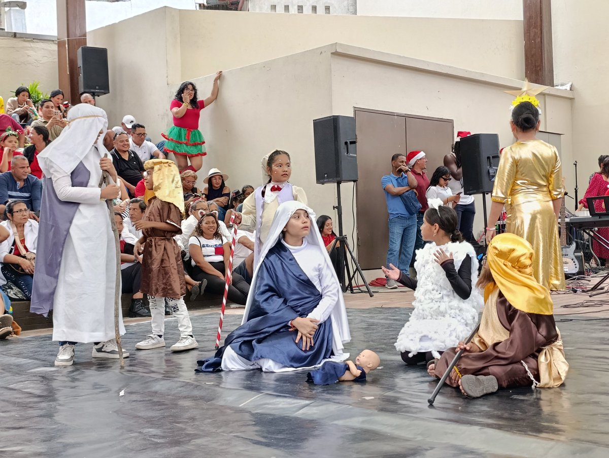 ZumarGye's tweet image. Con talento artístico, alumnos de teatro de ZUMAR Bastión Popular interpretaron el nacimiento del Niño Jesús. Así fue la celebración navideña de ZUMAR en Ruta Centro.
La Alcaldía crea espacios para  arte y cultura en la Ciudad de Todos
#Guayaquil
#ConstruyendoLaCiudadDeTodos