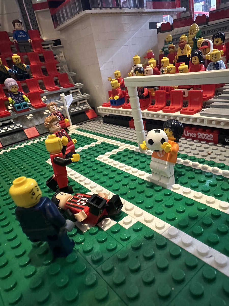 Save!!!

Hall holds the ball well after Brickstal get in.

It remains here…

SNOTS 2-0 Brickstal Palace