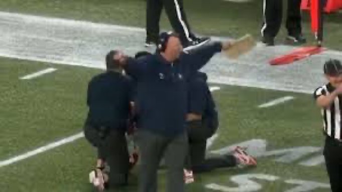 JohnTeste1's tweet photo. @BigOrangeEnergy @ChiefOskee @IlliniFootball @lukealtmyer9 @MusicCityBowl Get ready to learn Bowl Game Bert https://t.co/QX9Y9Po5HP