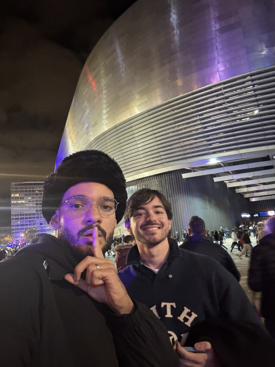 MrAngeloValdes's tweet image. Nuestra primera vez en el Bernabeu, tiembla el Celta de Vigo.