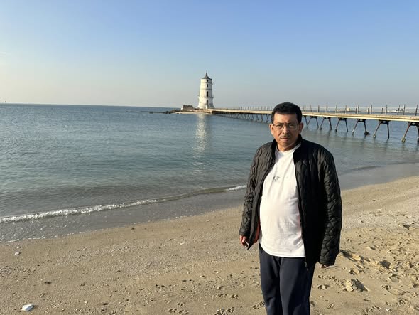 #الإسكندرية_التي_لم_أجدها
--
تدوينة قابلة للحذف بدون أسباب
--
جئت إلى الإسكندرية وأنا أحمل عبء ذاكرة طويلة من الذكريات التي قرأتها وسمعتها وشاهدتها وعشتها روحيًا
وأسماء أكثر مرت علي في كتب الفلاسفة وكتب المبدعين وكتب المستعمرين وكتب الغرباء وكتب المبدعين وكتب الأطفال
كانت