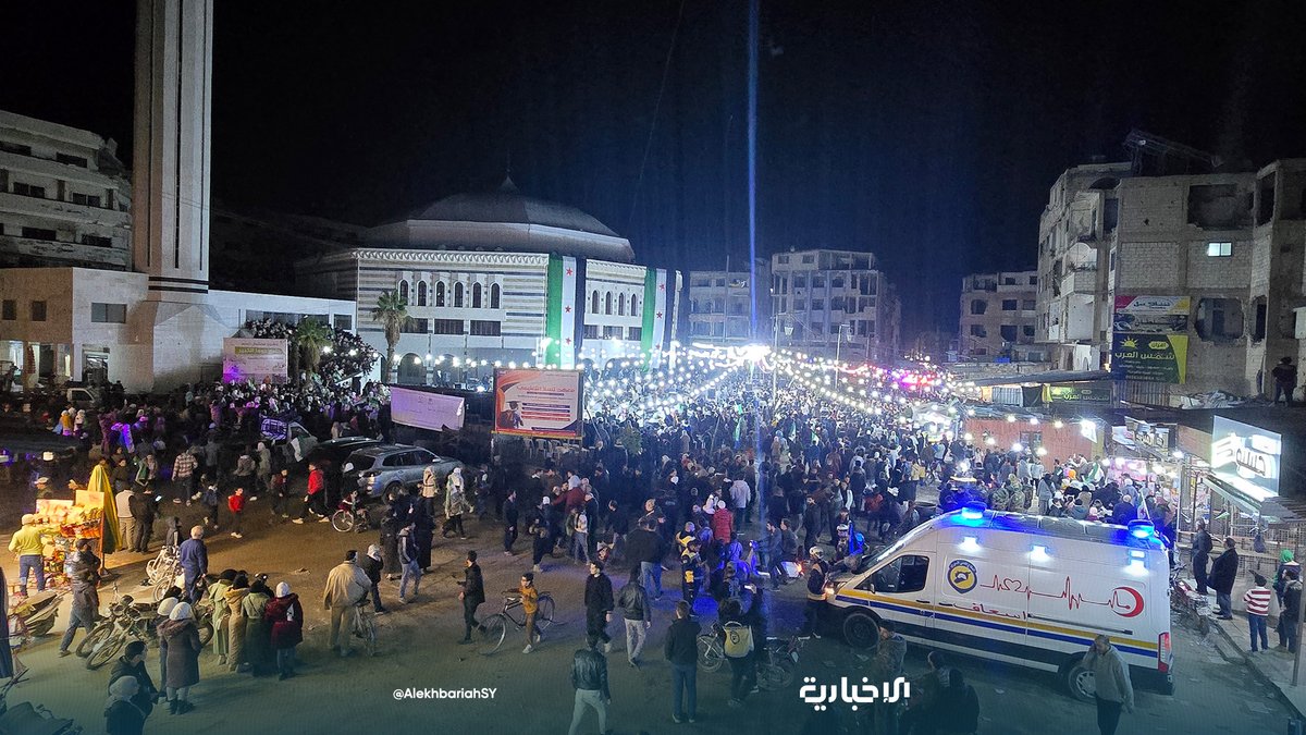 مراسل الإخبارية:

📌أهالي مدينة دوما بريف دمشق يحتفلون بذكرى التحرير في ساحة الجامع الكبير بمشاركة واسعة

📌الفعالية جاءت تحت شعار “نُكمِل الحكاية” في أجواء احتفالية عبّرت عن معاني الفخر والانتماء واستحضرت ذاكرة التحرير بوصفها محطة مفصلية في وجدان السوريين جسّدت تضحياتهم وصمودهم