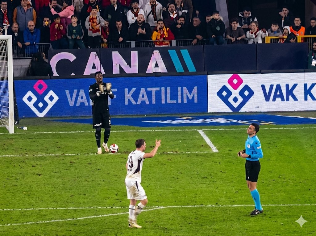 ugurozturk6's tweet photo. Trabzonsporlular hakemden gayet memnundur. Haftaya Beşiktaş maçı var, kalecileri kalede olacak; Atilla Karaoğlan kıyağıdır bu. https://t.co/KXPPCDh1dh