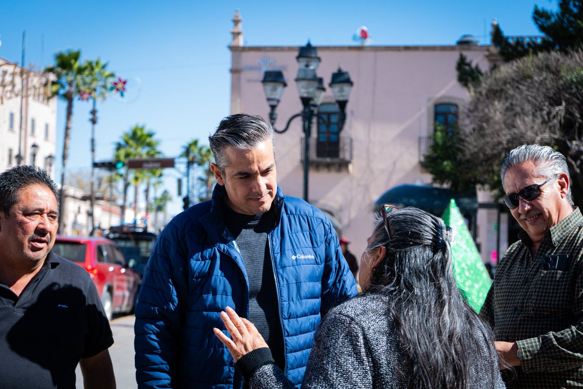 Desde temprano estamos presentes en el Presupuesto Participativo, acompañando a las familias que hoy deciden las obras para sus colonias. 🗳️✨

Recuerden: pueden participar hasta las 5 p.m.
Casillas especiales:
📍 Plaza de Armas
📍 Paseo Durango
📍 Parque Guadiana

Su voz cuenta.