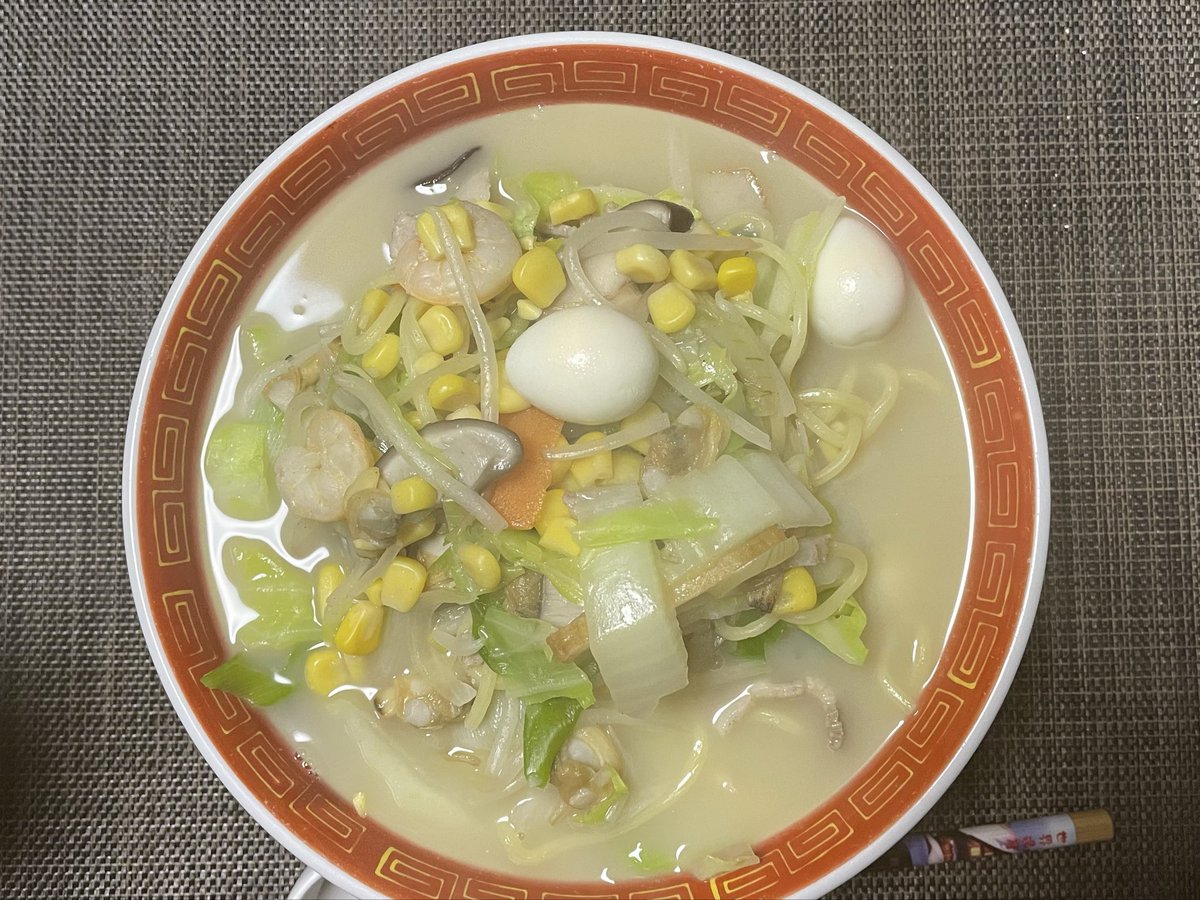 EMO166's tweet photo. 肉の御仁特製ちゃんぽん✨
肉、魚介、野菜がタップリ🐷
うずらの卵もあるでよ🥚
ハフハフ熱々💦うま〜😋
#ちゃんぽん
#おうちごはん
#うまいもん界隈
#肉の御仁特製 https://t.co/GEmWB3ooQp