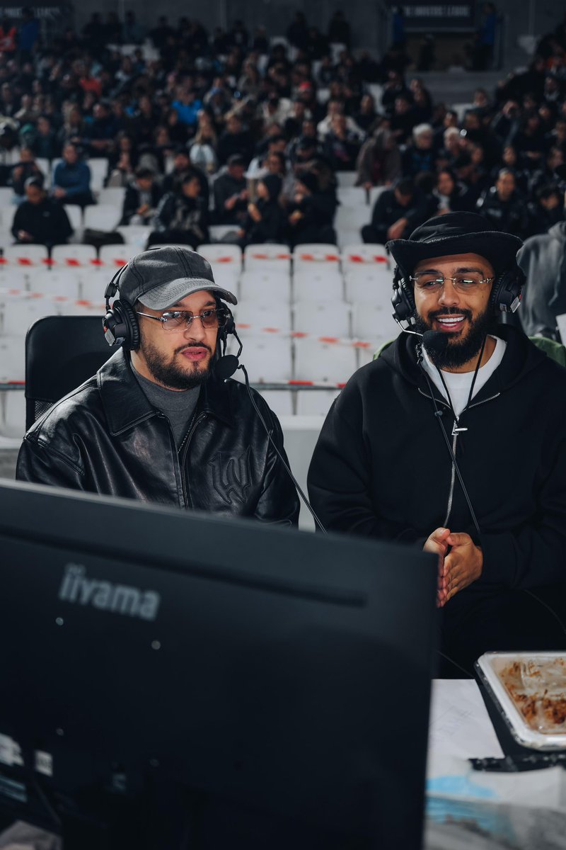 Universefootoff's tweet photo. HMI et ses invités sont venu vous régalez ce soir au Vel’

#TheUniverseLeague https://t.co/e4yIihQg9b