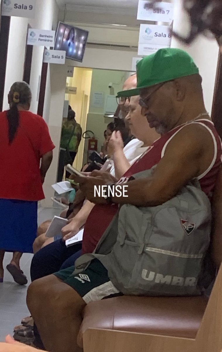 naclaravxs's tweet photo. encontrei com ele na clinica e ele tava trajado de flu dos pés a cabeça https://t.co/hF9qmv1QSh