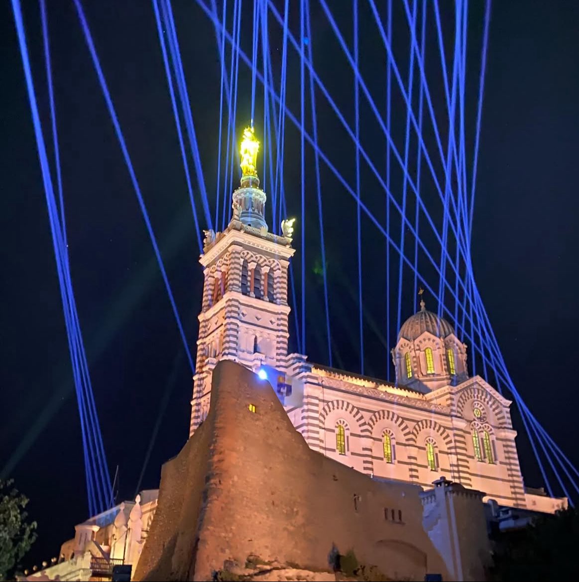 AuroreBruna1's tweet photo. ✨ Notre-Dame de la Garde rayonne à nouveau sur #Marseille

La Bonne Mère revient à son peuple, drapée de son habit doré, symbole de lumière, de protection et d’unité.
Rendue aux #Marseillais après son éclatante restauration, elle veille de nouveau sur nous!

#notredamedelagarde https://t.co/ryF3Q9rylv