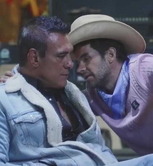 Clauumendez_'s tweet photo. Eleazar N: “me quieres besar?”

Eleazar N: 🤡
#LaGranjaVIP https://t.co/P2VufkjbiU
