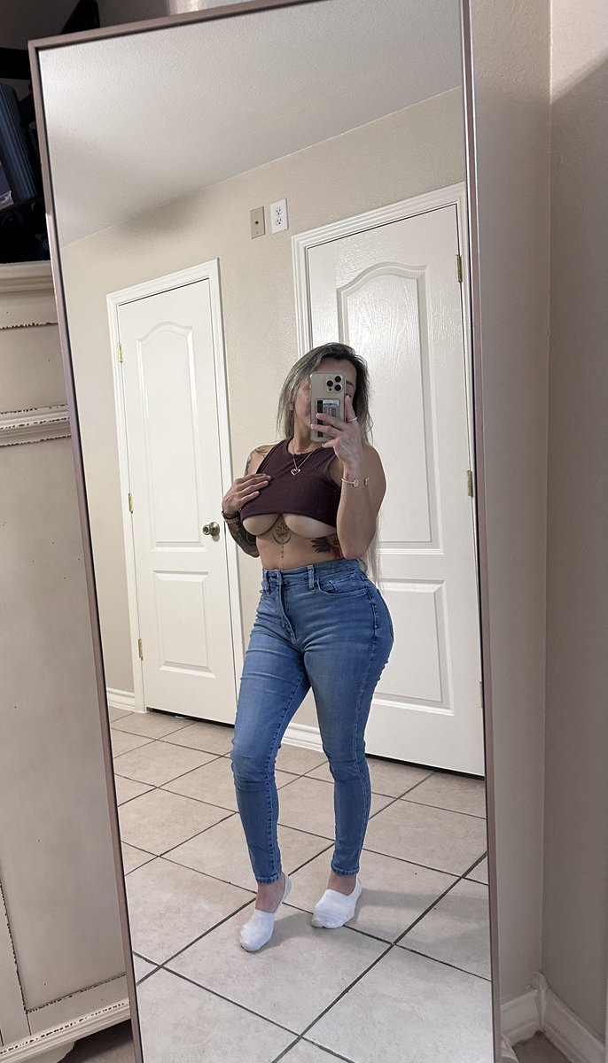 Annie19iris's tweet photo. https://t.co/7n6pNhaHY1

Under boob moment https://t.co/sU8iixK5Bv