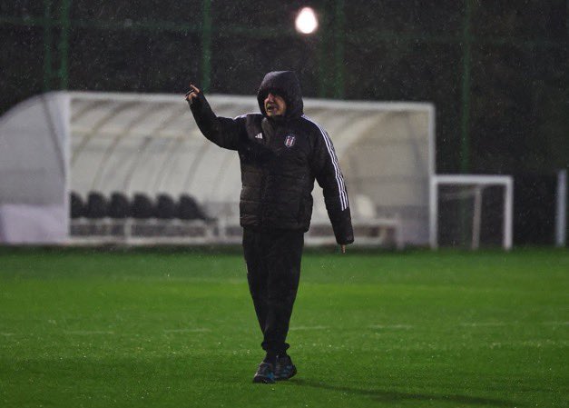 yağmurda çamurda her daim sen..