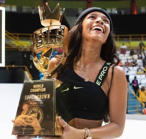 Hoje foi dia de espetáculo das mulheres brasileiras, histórico para o esporte: a seleção de futsal levantou a primeira Copa do Mundo feminina e Rayssa Leal se tornou a maior campeã mundial do skate, agora com quatro títulos. Parabéns!

QUEREMOS MULHERES VIVAS