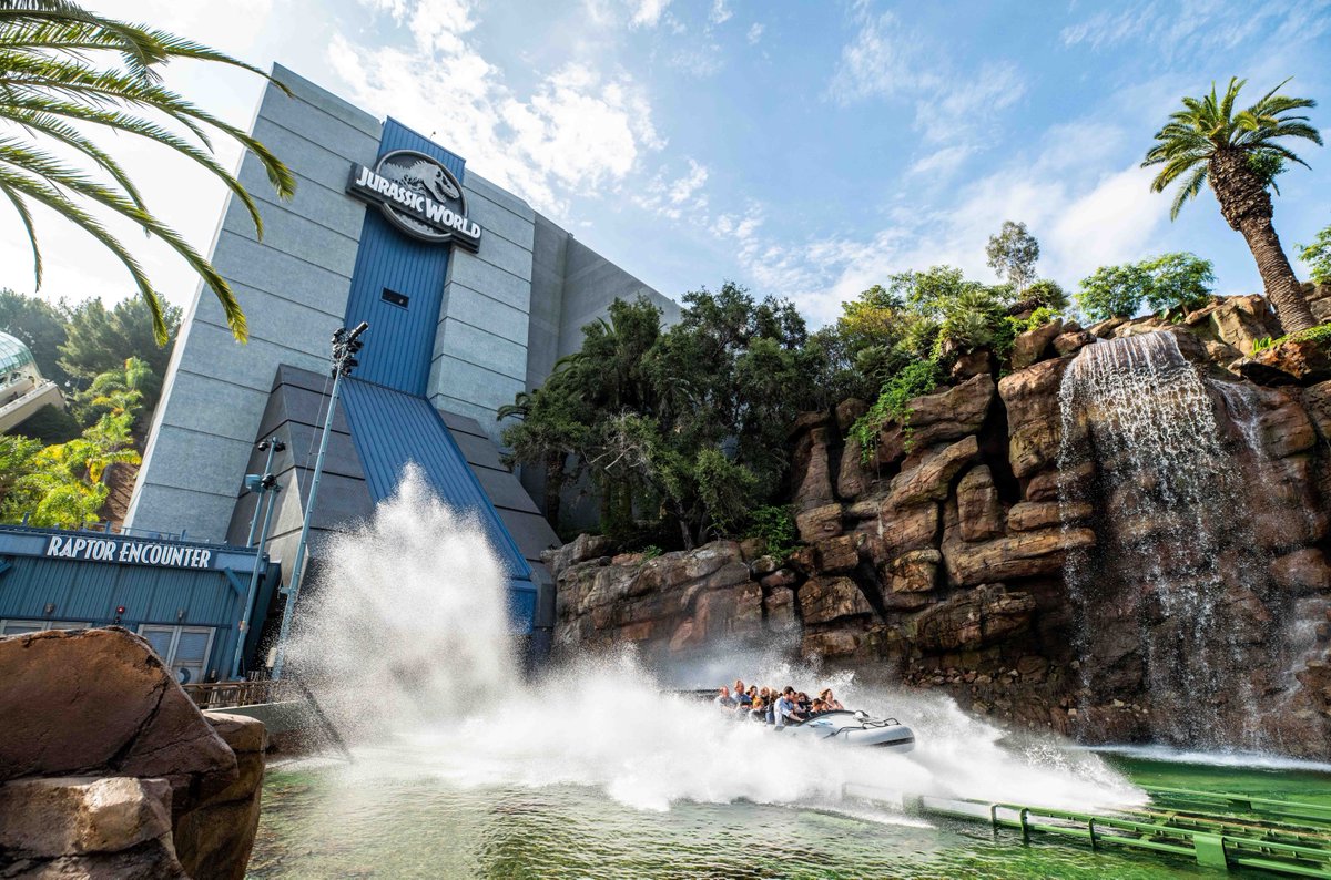 Universal Studios Hollywood Debuts a Dynamic 2026 Slate. Read the full story: go.themeparkmediagroup.com/YJcm3I.