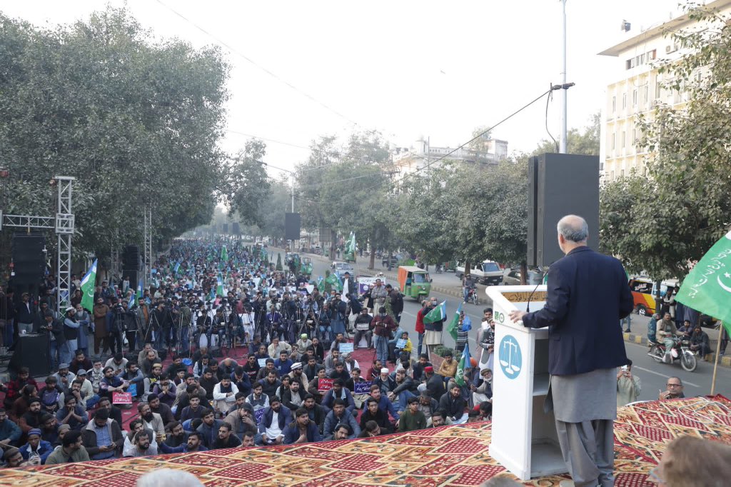 Qaisarsharif555's tweet photo. پنجاب میں بلدیات کےغیرجمہوری کالے قانون کے خلاف جماعت اسلامی کا آج پنجاب بھر میں احتجاج نقطہ آغاز ہے
وزیر اعلی محترمہ مریم نواز صاحبہ ابھی بھی وقت ہے اس میں ترامیم کرکےاس کی اصلاح کیجیےورنہ یہ قانون آپ کی بدنامی اور ناکامی کا قانون ثابت ہو گا عوام کسی صورت اسے قبول نہیں کریں گے https://t.co/5xwO1dL2Xo
