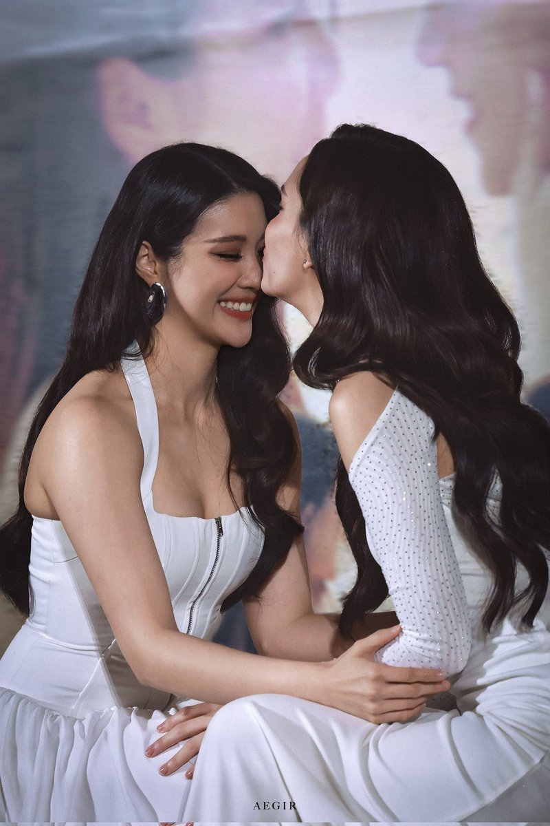 realyenula's tweet image. The Final of Spotlight Awards: Shining Couple of The Year 

Vote for GinJay ✅ Here 👉🏻 thaiupdate.info/shining-couple…

Lets show them who’s the most popular 💪🏻
#GinJay #ginnynatnicha #aangelinaass