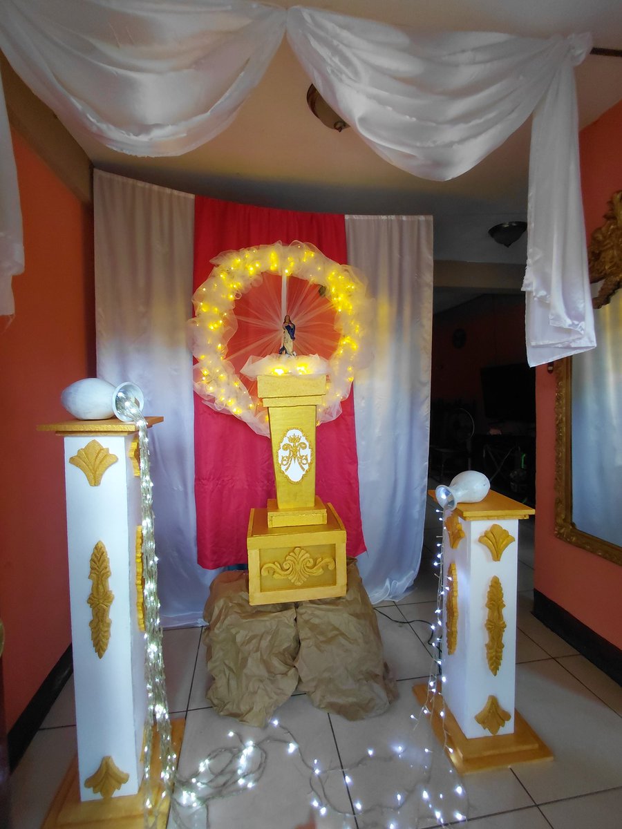 EubDe64220's tweet photo. Altar realizado  en honor a Nuestra Señora de la Inmaculada Consección de María 

¿Quien Causa tanta alegría?
¡La Concepción de María! https://t.co/aRU0PpNfhJ
