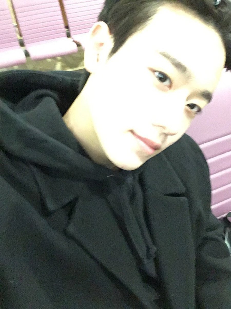 251207 #KEUM sent some new selfies on his fancafe account! 

#금동현