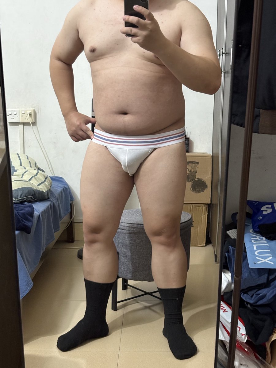 ztx618's tweet photo. 脱掉衣服和穿上衣服 https://t.co/ZxVT2ySay1