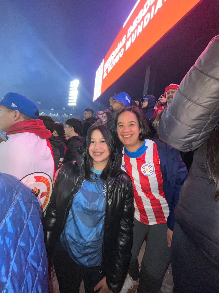 Diaz8Ruiz's tweet photo. @TigoSportsPY #AgendaGol Feriado largo opa nde colino opa nde  detergente nderekoi papel higiénico jadevepa ape ha pepe  Pero Cerro Salio Campeon después de 4 años y el pueblo Azulgrana esta Feliz 💙❤️💙❤️ Que se venga la camiseta del Ciclón Para ponerme en Navidad 🌪🌪 Y Paraguay al mundial https://t.co/4poGmuD37P