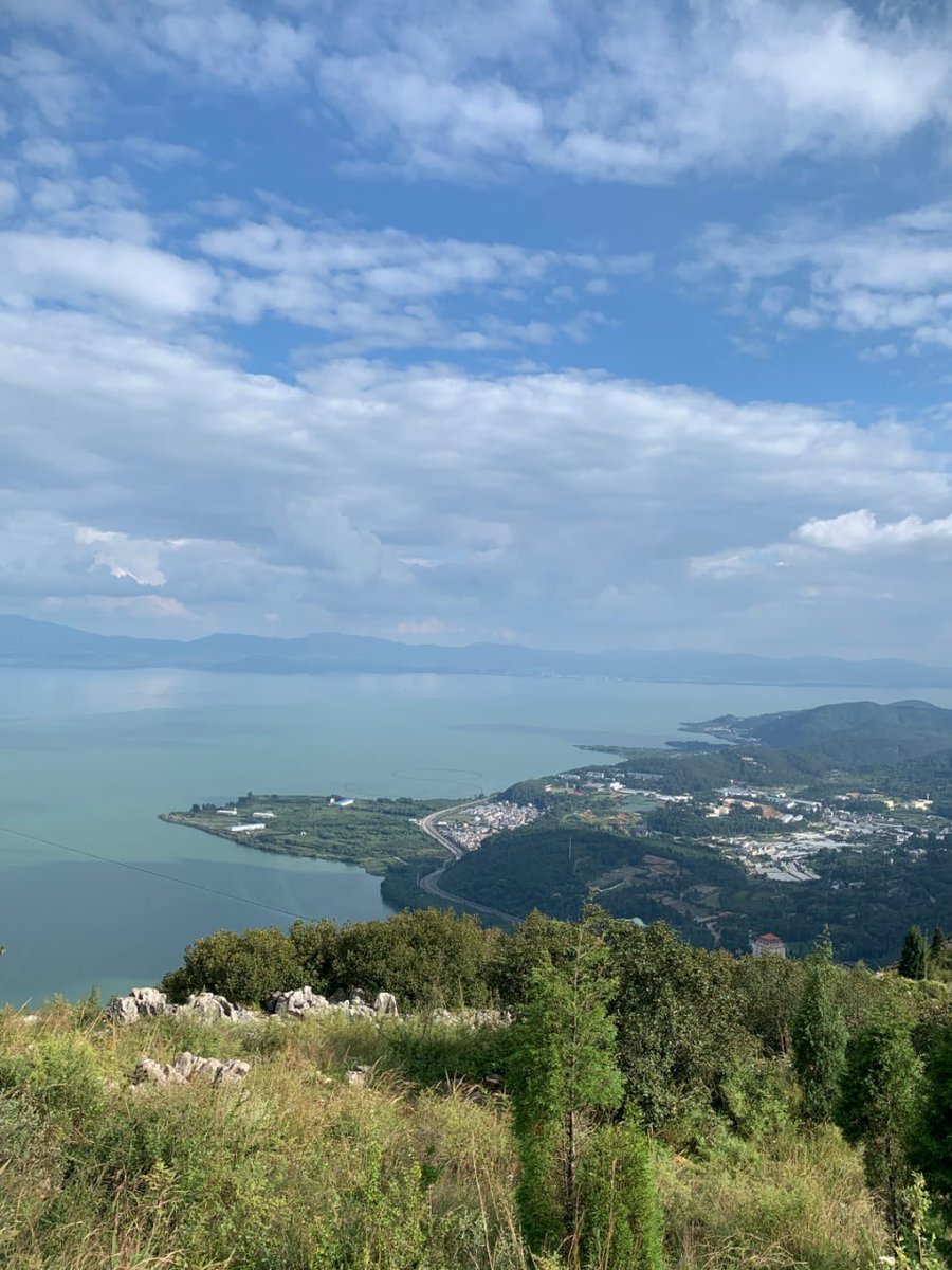 Tyobxje's tweet image. Every mountain path is tough, but the view from the summit makes it all worthwhile. #SummitViews #MountainChallenge #ClimbForTheView