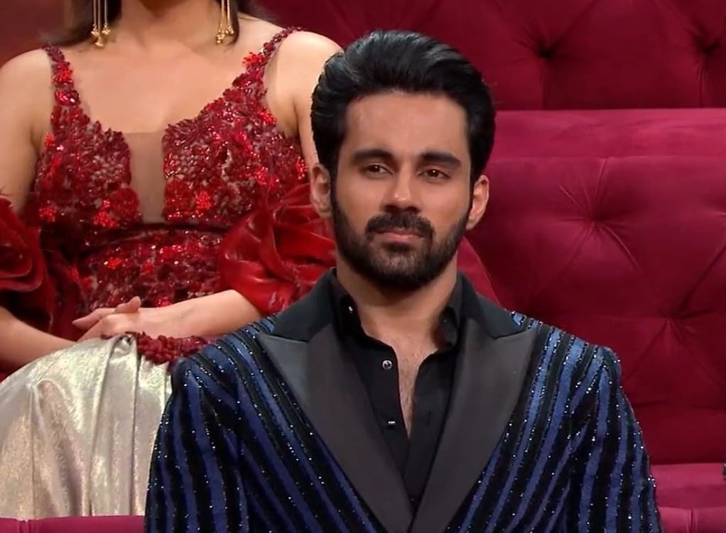 freshooftheboat's tweet photo. Sad to see #AbhishekBajaj sitting there when he not only deserves to be the finalist but also the winner of the show! Still he never said anything against the show or makers, took everything on with a smile.

BB19 ABHISHEK BAJAJ SEASON
#BiggBoss19 • #BB19 • #BiggBoss19Finale https://t.co/ubmmV19dPH