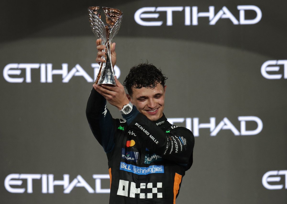 Con ustedes, 🏆 Lando Norris 👑 flamante CAMPEON de la #Formula1 2025
Yas Marina #AbuDhabiGP #NewsMotoEc #F1