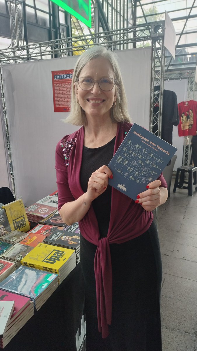 stgoandereditor's tweet photo. Postales de ayer en Feria @PulsarCL en @EstacionMapocho. Hoy seguimos desde las 12:00 hasta las 21:30 hrs. Nos vemos en el #stand 70 de @stgoandereditor 🥳📚🚀🎸🔥
#AliciaPedroso @osses @danielavaldes #Jando @peoresde https://t.co/wxDkKPEFiB