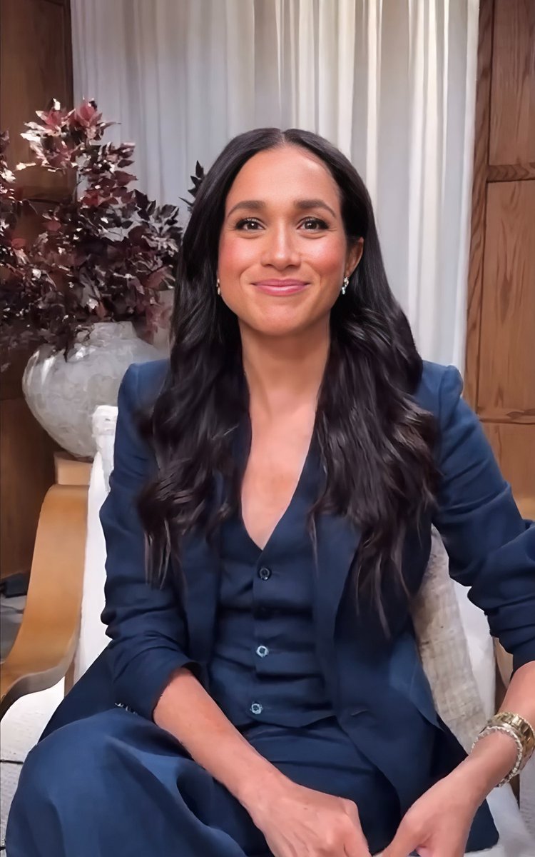 cactusmamos's tweet image. #WeLoveYouMeghan