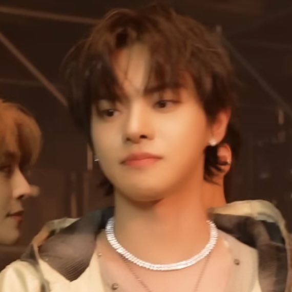 moni 𐙚 // slow. tweet media