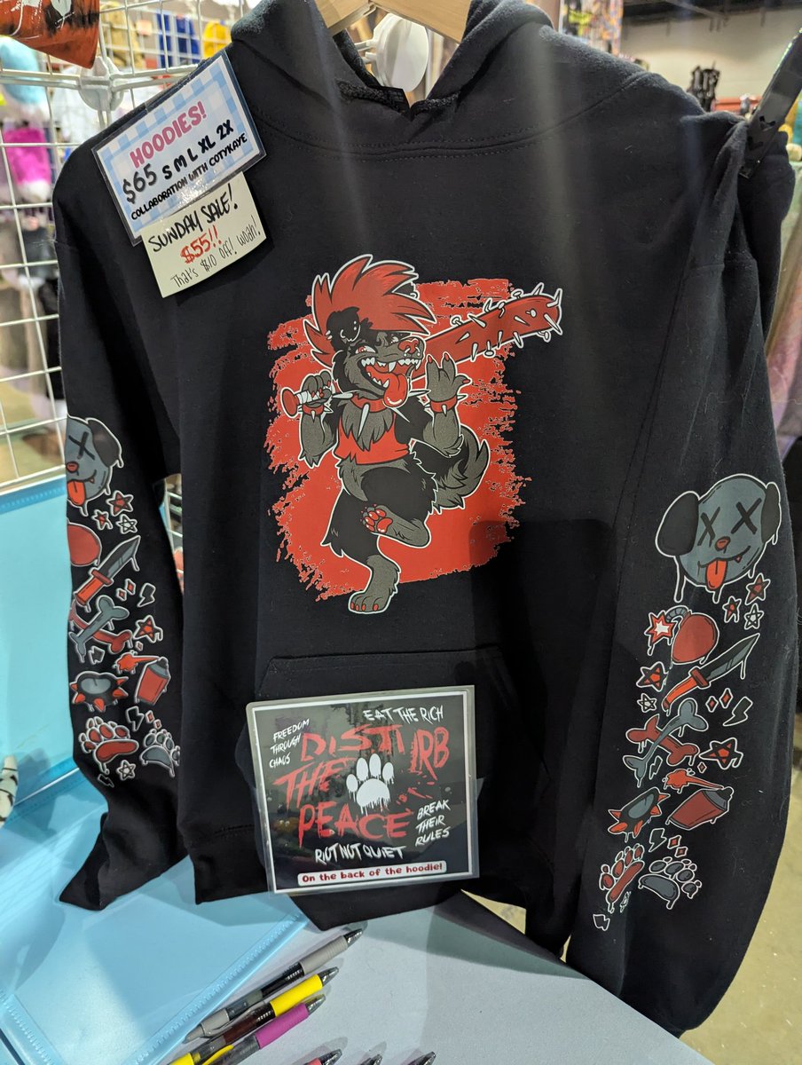 bunniebunnie_'s tweet photo. Final day in Dealers Den!

Hoodies are $10 off!
Possums are $5 off!
Daisy Doggie standees are $5 off!

Today only! Please don't make me take these home 😭 my back hurts lol

#MFF2025 https://t.co/fb9vaDh6a9