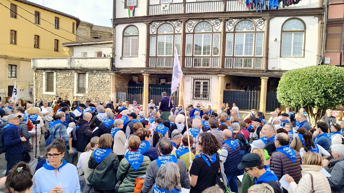 Durangoko azokan II. #etxera kantuz topaketa egon da SAREk antolatuta. 
sare.eus/durangoko-azok…