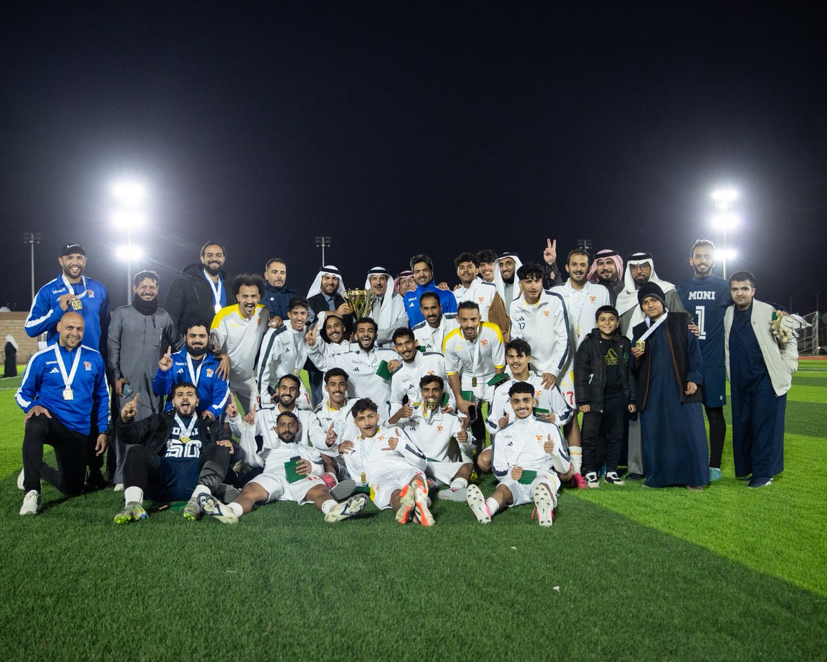 📄 توّج الأستاذ مريح المريح <a href="/mreeh999/">مريح المريح</a> –مدير فرع وزارة الرياضة بالجوف– اليوم فريق التضامن الأول لكرة القدم بكأس مجموعة منطقة الحدود الشمالية والجوف لأندية الدرجة الرابعة لموسم 2025–2026، وذلك للمرّة الثالثة على التوالي 🏆.

#التضامن #رفحاء
#دوري_الدرجة_الرابعة