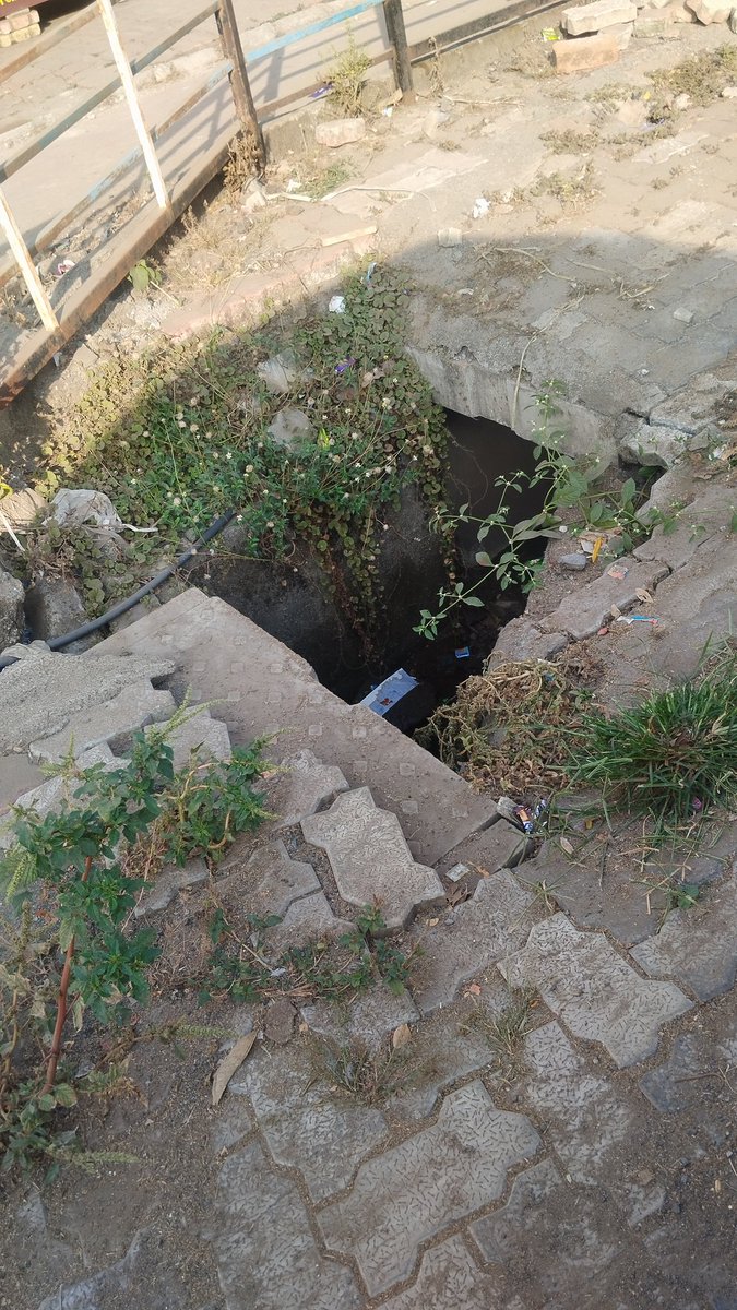 🚨 વલસાડમાં ભયજનક ખુલ્લી ગટર!
લોકેશન: Cash N Carry પાસે.
તારીખ: 7/12/25
વારંવાર જાણ કરવા છતાં તંત્ર ઘોર નિદ્રામાં છે. રાત્રે અંધારામાં અહીં કોઈ પણ પડી શકે છે. શું કોઈ દુર્ઘટના બને તેની રાહ જોવાઈ રહી છે? તાત્કાલિક રીપેરીંગ કરાવવા વિનંતી! 🙏
#Valsad #ValsadNagarpalika #SafetyAlert