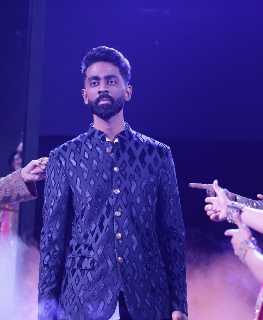 BiggBoss20Tak's tweet photo. #EXCLUSIVE 🔴🔴
#BiggBoss19GrandFinale 

#PranitMore has been Eliminated on 3rd Position https://t.co/csOj2JEPgy
