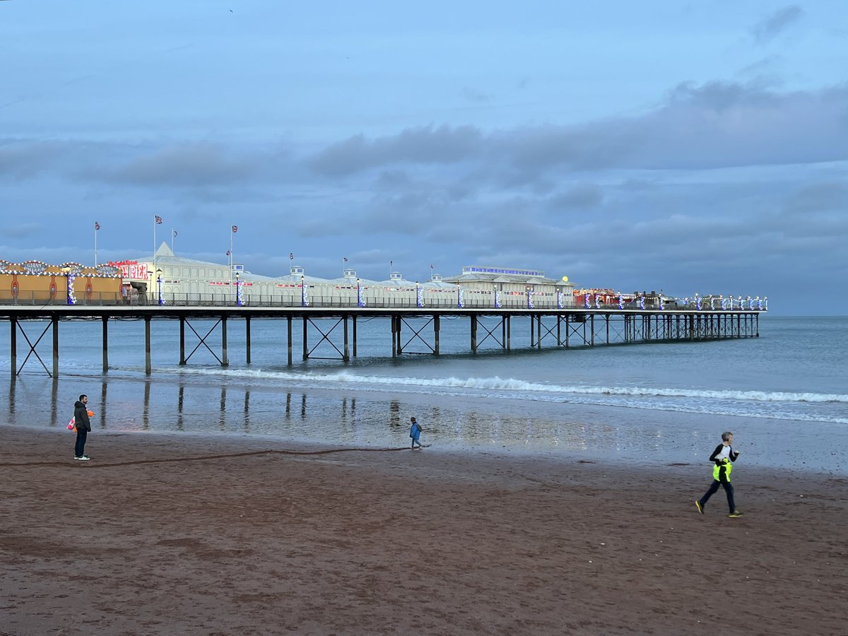 ColSilverUK's tweet image. My walk on the promenade at #Paignton this afternoon - a lovely scene in chilly weather. #Devon #Torbay #Photography