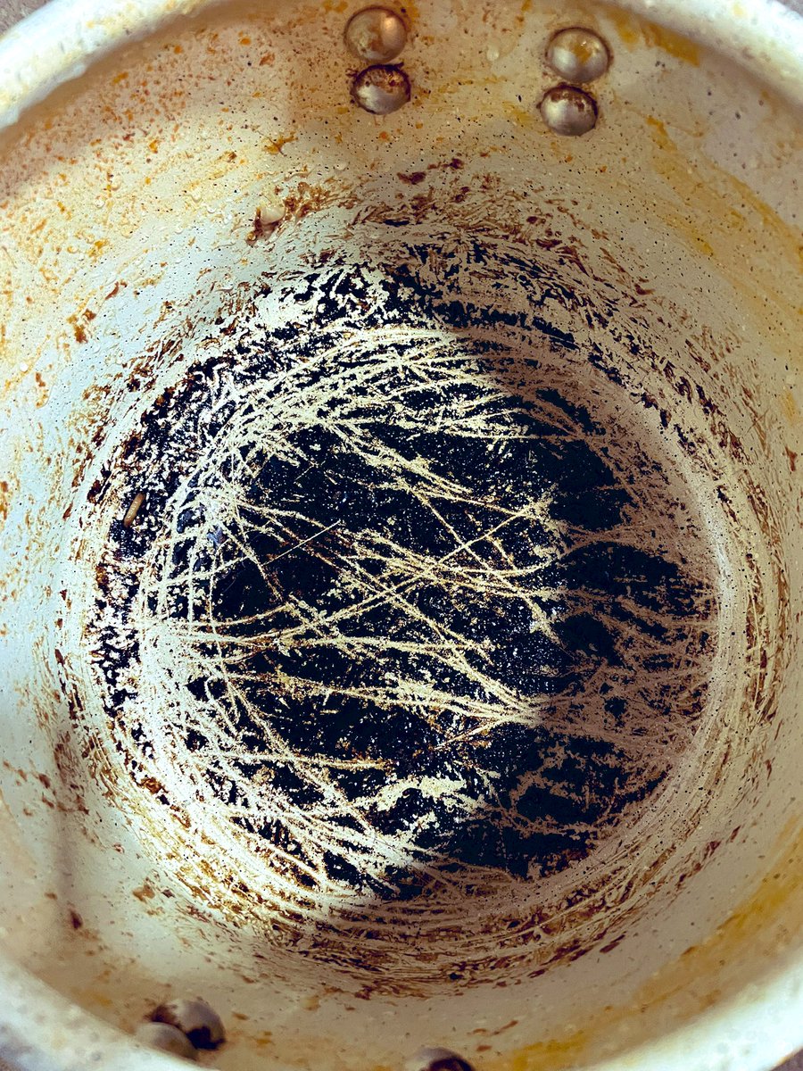 هل شكرتها بعد كبسة الحاشي اللذيذة؟

اذ لم تغسل القدر تقديرًا لجهودها فما وفيت دينك

"يعطيك العافية" و "تسلم يدك" is not enough 

بسم الله 🧼🧽