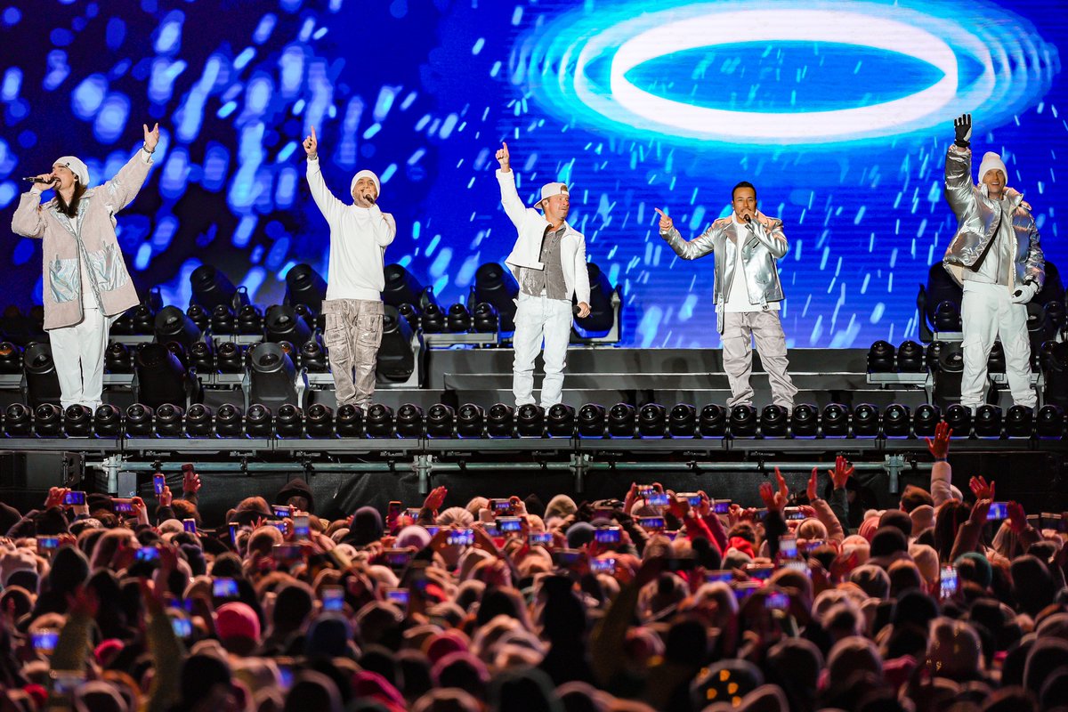 BSBHungary's tweet photo. Schladming ❄️
https://t.co/LcmZsA5Pm2
#skiopening #planai #visitaustria #schladming #winter #austria #backstreetboys #ktbspa #wearebsb #bsbhun #fangirling https://t.co/82eJ6E9Wwe