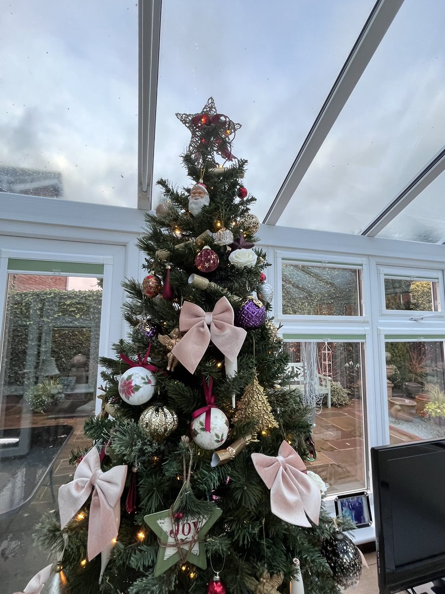 Milhart66Ken's tweet image. Sunday has been a busy day here at ‘Hartley Manor’. I’ve been dressing the Christmas tree while Mrs H has been dressing the lounge and dining room. Here’s the tree completed. Needless to say we are both now reclining and recovering. #Christmas2025 #Christmastree #Decorating  🎄