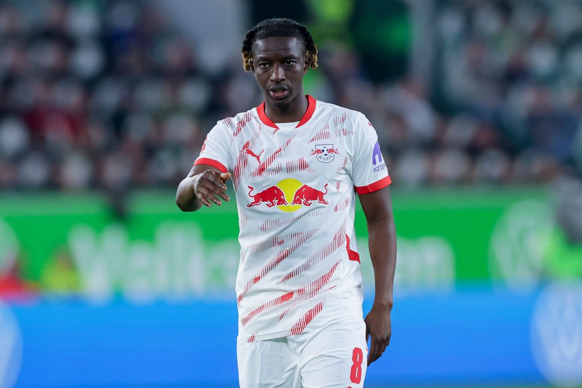 ActuL1_'s tweet photo. 🚨🚨 LE RC LENS SUR AMADOU HAIDARA 🤯❤️💛

Amadou Haidara (27 ans), qui ne fait plus partie des plans du RB Leipzig, est une cible sérieuse pour cet hiver ou l’été prochain.

Le milieu malien, en manque de temps de jeu et en fin de contrat en juin, voit d’un très bon œil l’opportunité lensoise.

Lens en ferait le remplaçant idéal d’Ojediran, même si son salaire (≈3 M€/an) reste un obstacle.

(@footmercato / @lavoixdunord)