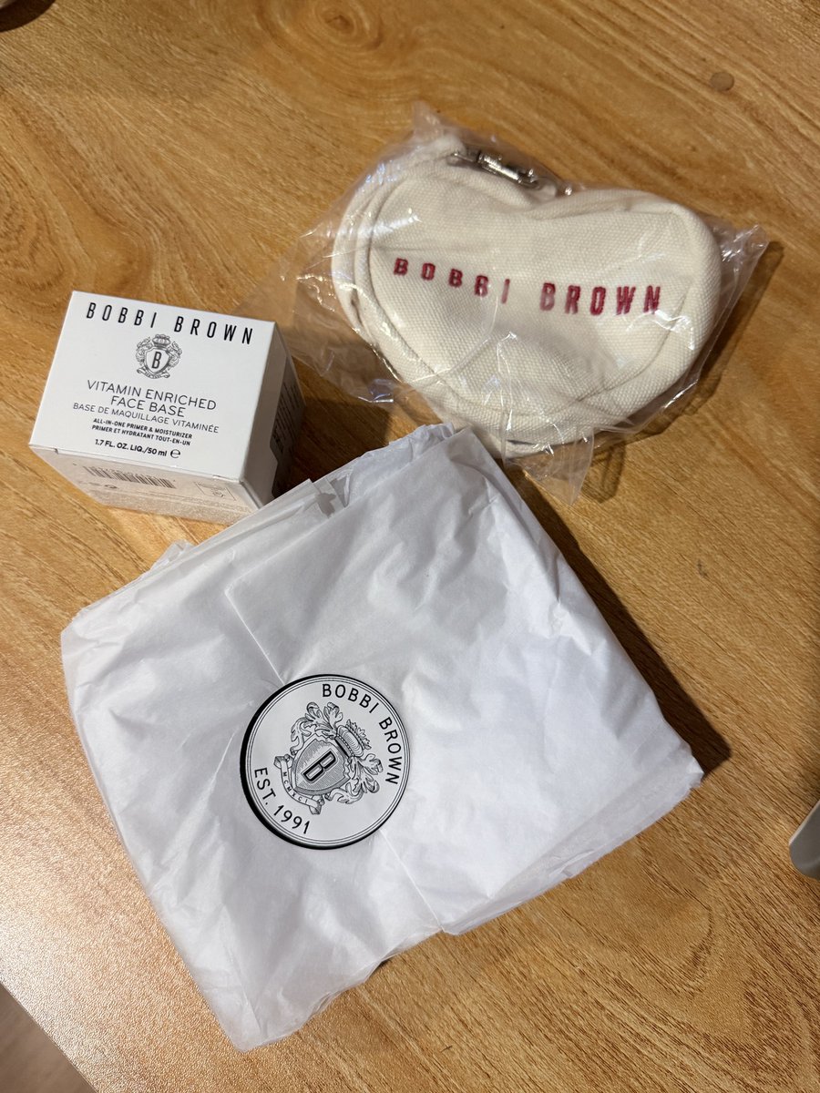 isit_itiss's tweet photo. ส่งต่อ Bobbi brown vitamin enriched face base
50ml ของใหม่ ไม่เคยแกะใช้ ป้ายไทย พร้อมกล่อง ของแท้100% แถมกระเป๋าให้ด้วยค่ะ
 1,500 บาทรวมส่ง (จาก 3000)
#ส่งต่อสกินแคร์ #ส่งต่อสกินแคร์มือสอง #ส่งต่อคสอ #ส่งต่อคสอมือสอง #ส่งต่อเครื่องสำอาง #ส่งต่อลิป #ส่งต่อรองพื้น #คสอเกาหลี https://t.co/ZI1OCqZn2F