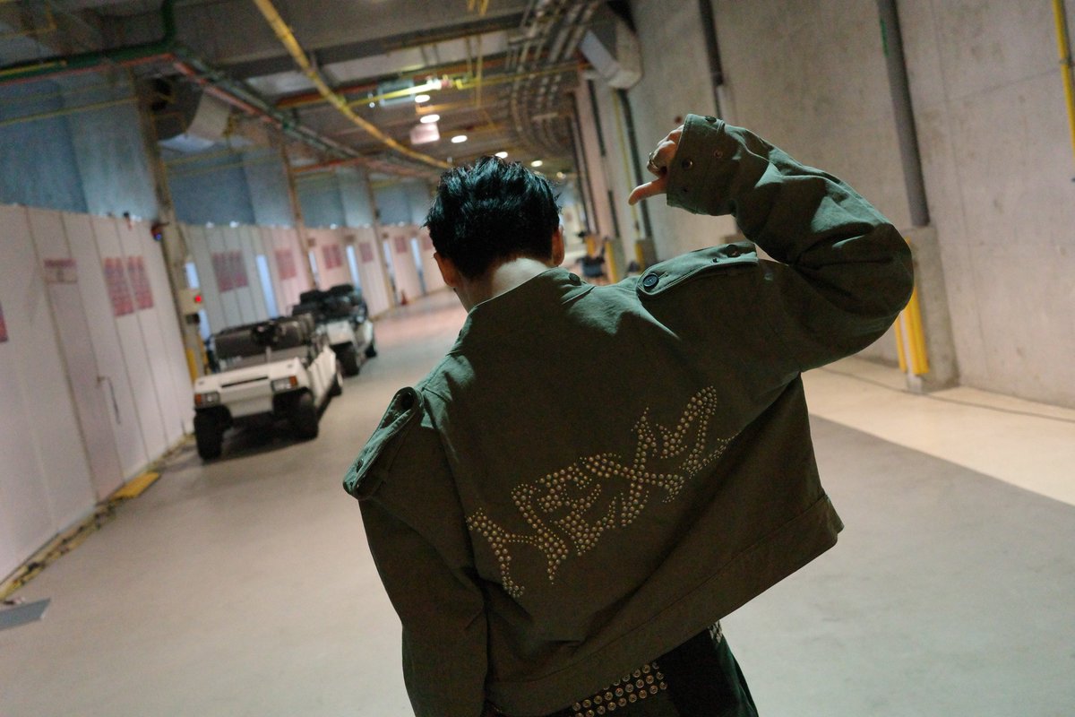 haru showing off nexz on his jacket