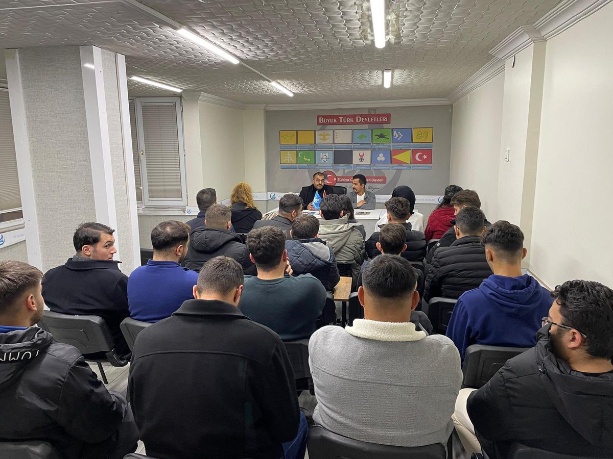 Ülkü Ocakları Güz Dönemi Haftalık Seminerlerimiz Türkiye'nin dört bir yanında yoğun katılımlarla devam ediyor. Bu hafta gerçekleştirilmiş olan seminerlerimizin konu başlıkları: 

- Medya Okur Yazarlığı ve
- Sosyal Medyanın Etkin Kullanımı